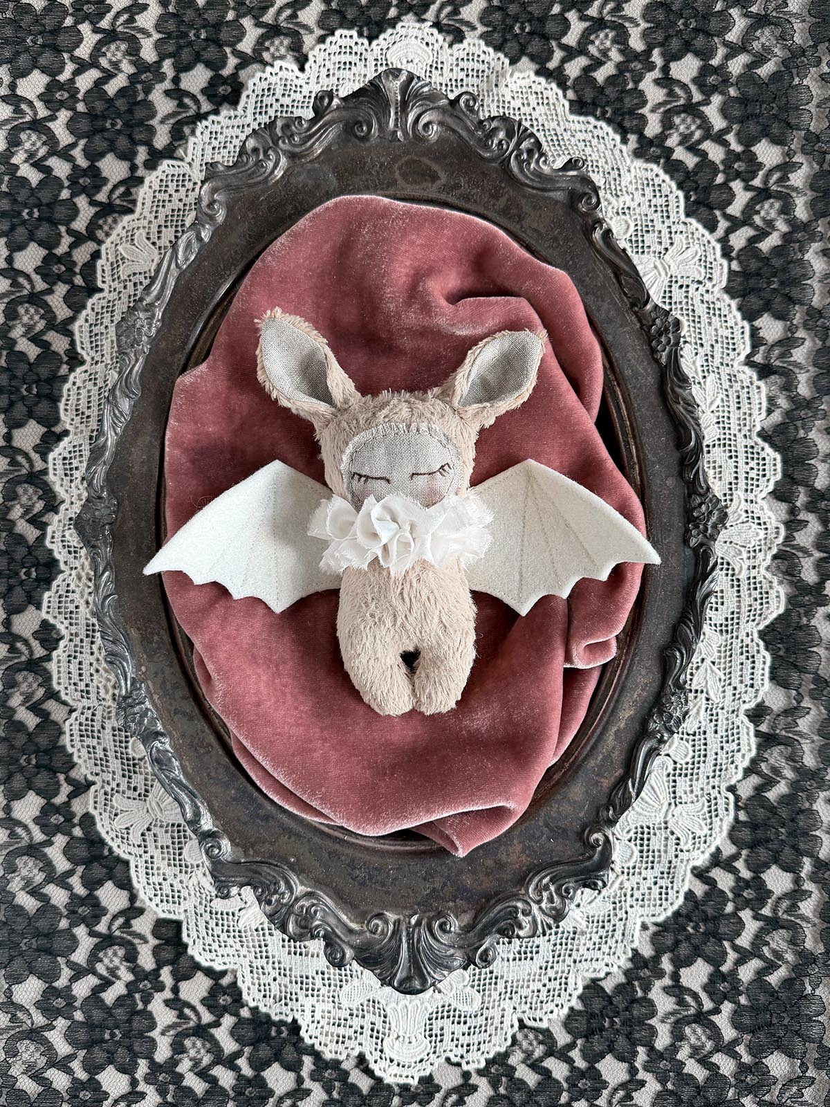 Pastel Tawny Bat Rosies